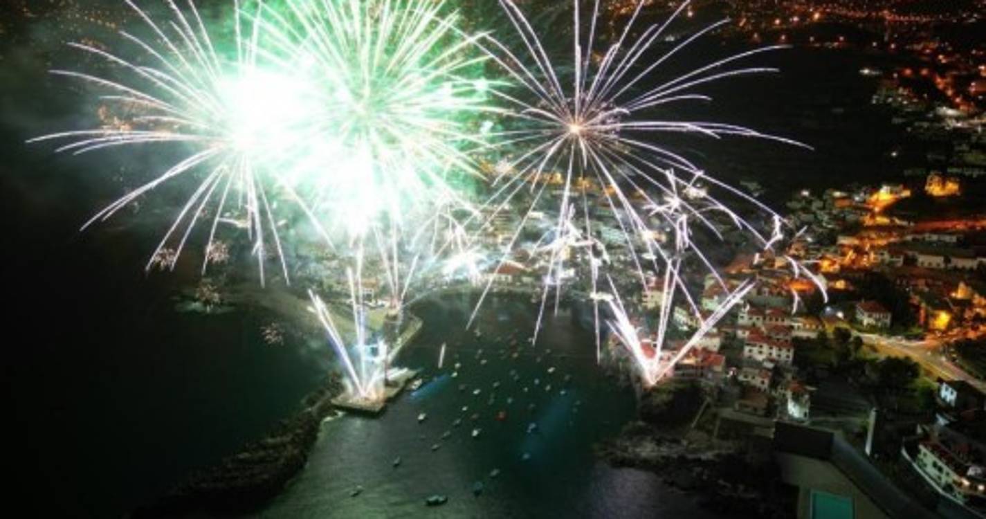 Veja como foi o espetáculo pirotécnico que iluminou a baía câmara-lobense