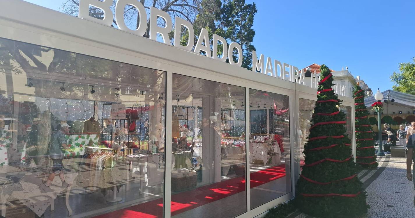 Bordado e artesanato da Madeira na placa central