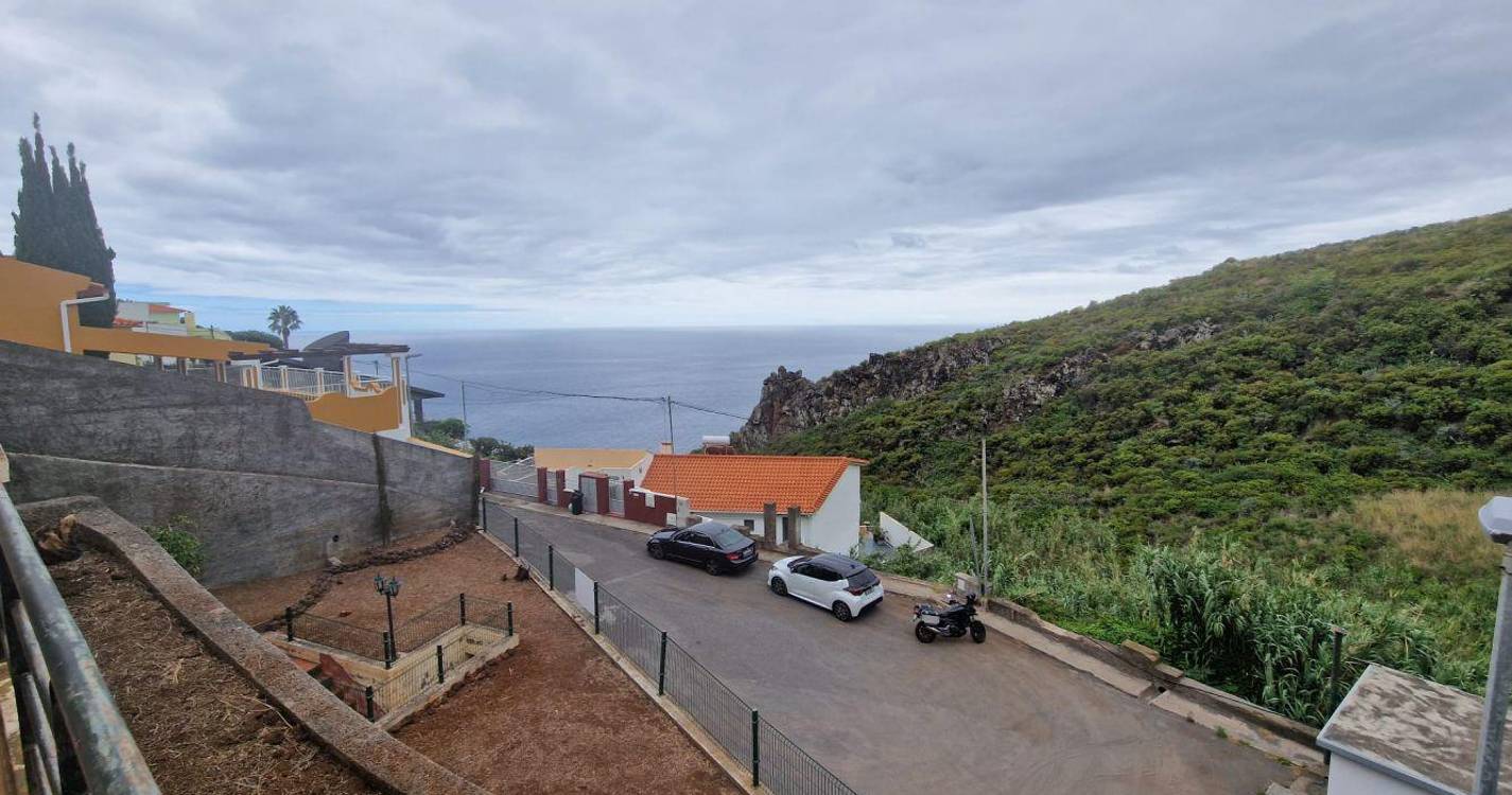 MORADIA T2 - GARAJAU