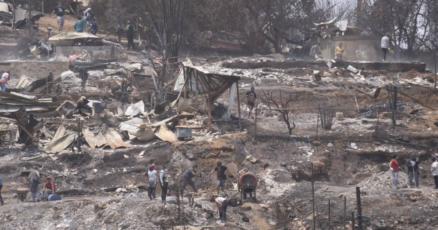 Novo balanço aponta para pelo menos 112 mortes nos incêndios do Chile