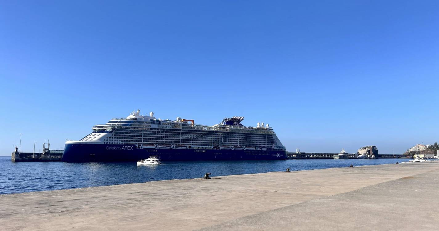 Celebrity Apex: primeira de 28 escalas de navios este mês traz mais de 4 mil pessoas