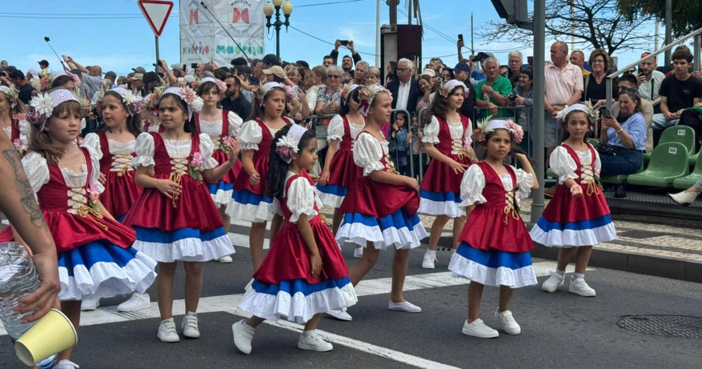 Festa da Flor: Palco D’ Emoções abriu o desfile (com fotos)