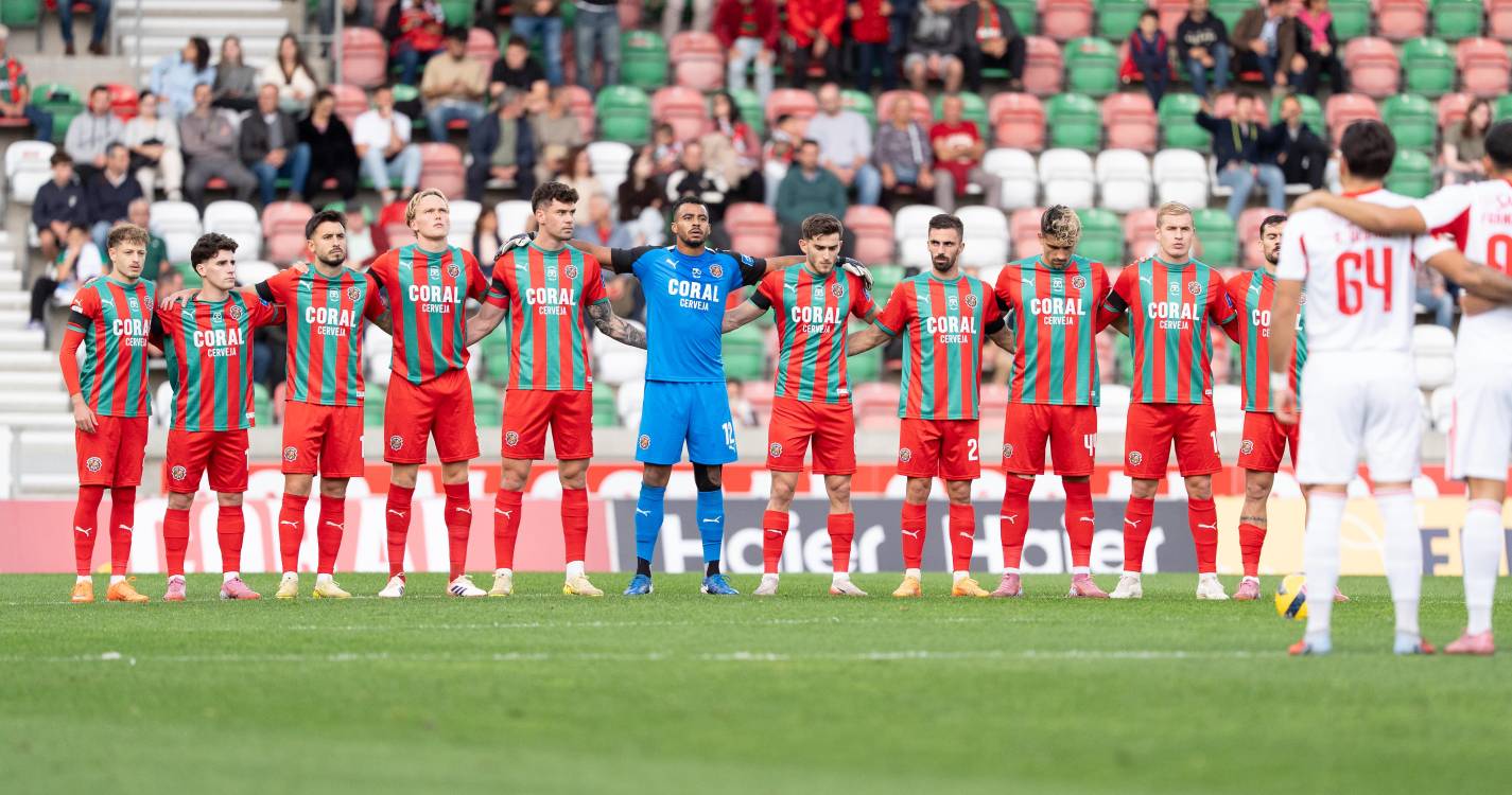 Marítimo leiloa camisolas da homenagem a Ângelo Gomes
