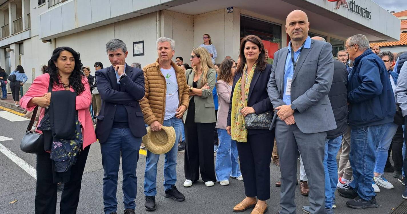 Caniço a abarrotar para ver passar o Cortejo da Cebola