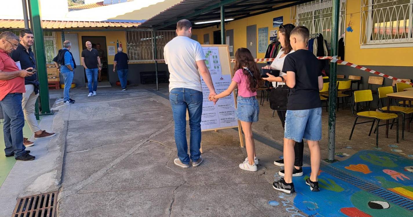 Eleições: Afluência às urnas decorre a um bom ritmo no Caniço
