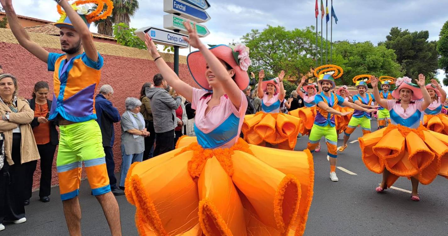 Cortejo da Festa da Cebola cheio de cor e alegria