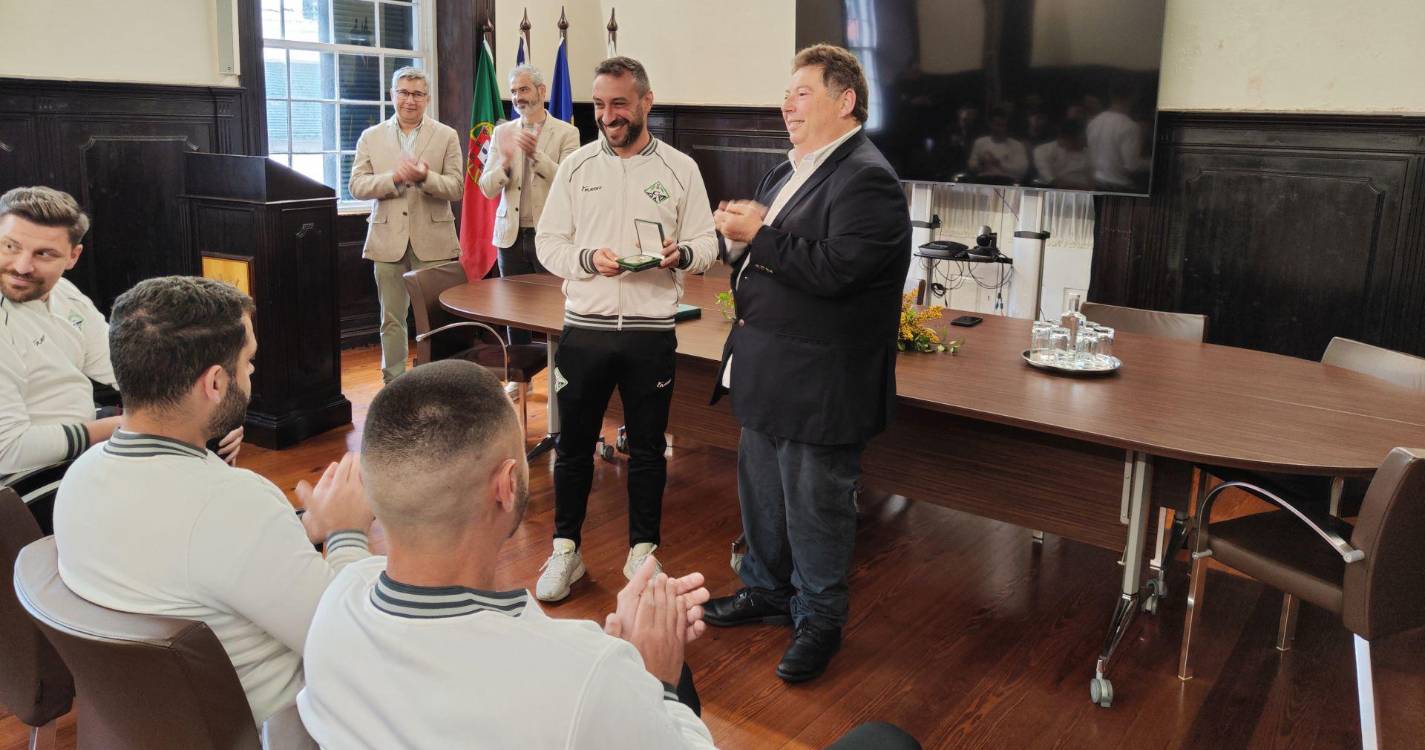 Câmara Municipal homenageia CD Ribeira Brava pelo título regional de futebol