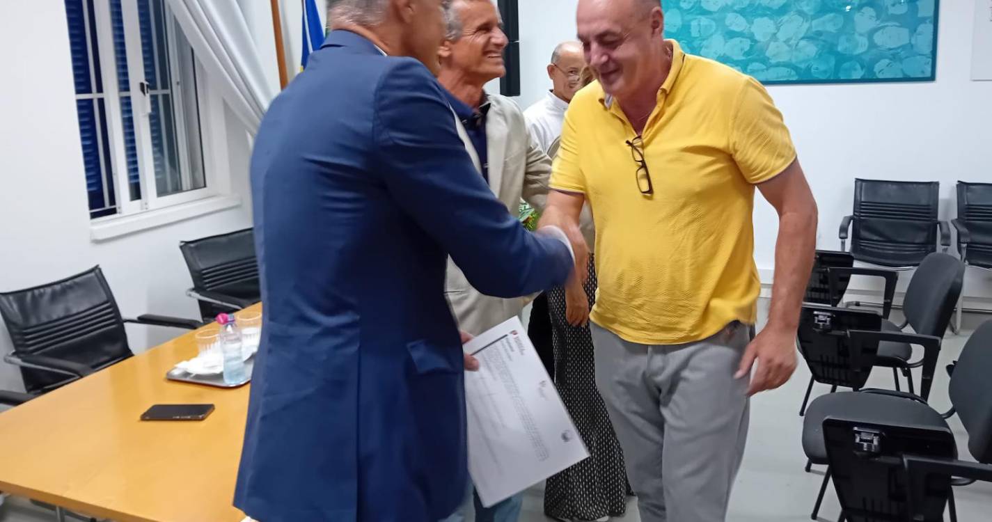 EFA: 56 adultos receberam diplomas e certificados