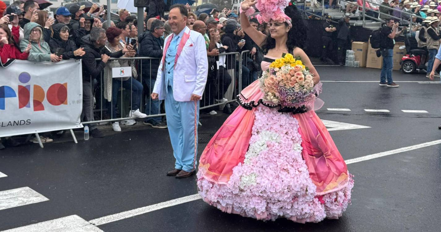 Veja como foi o primeiro cortejo da Festa da Flor (com fotos)