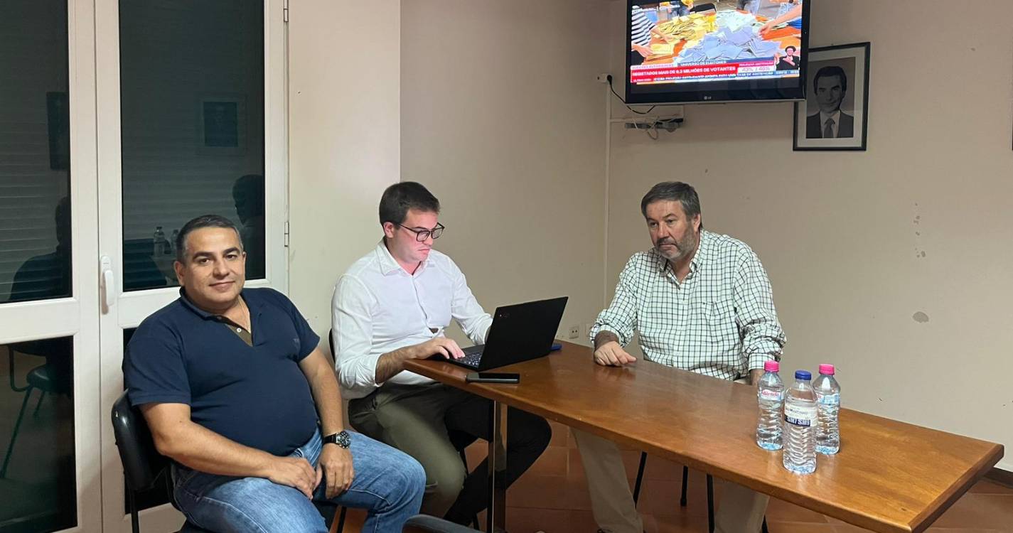 Tudo a postos na sede do PSD em São Vicente para acompanhar noite eleitoral