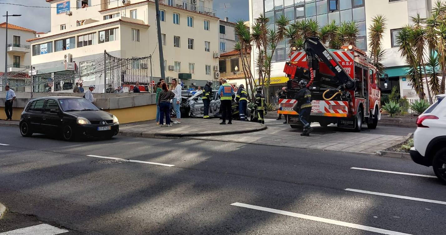 Despiste aparatoso em frente ao 2000 mobiliza bombeiros sapadores