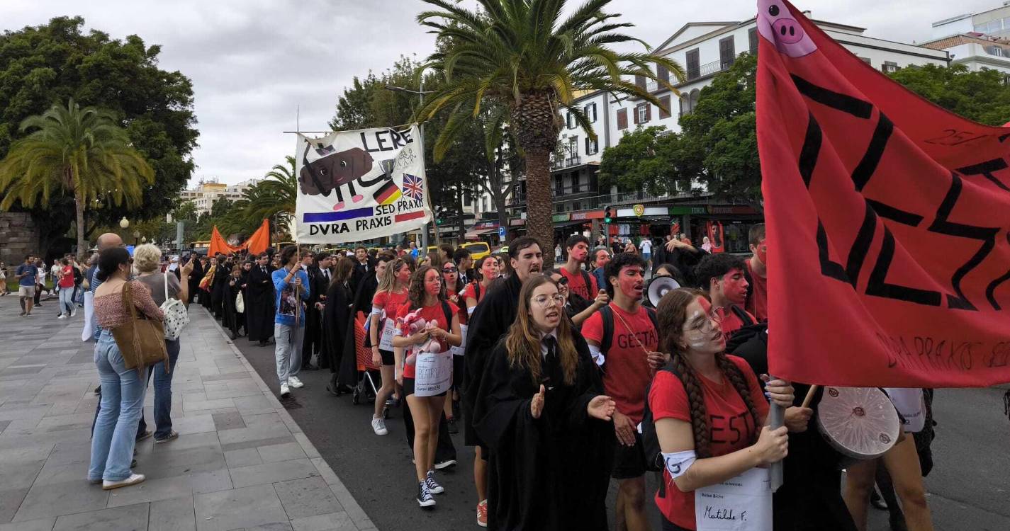 Festa e folia no Cortejo dos Caloiros 2025