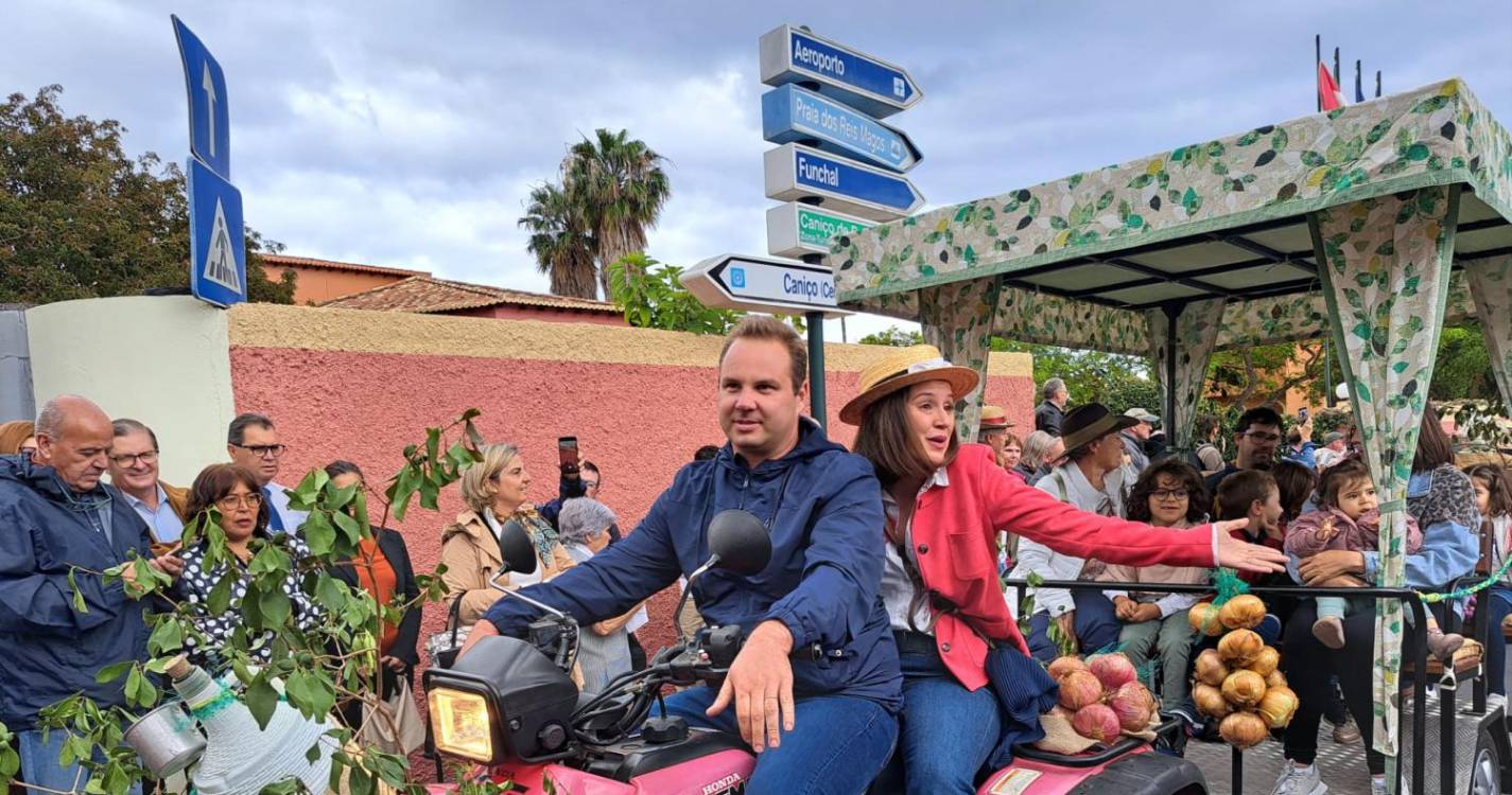 Cortejo da Festa da Cebola cheio de cor e alegria