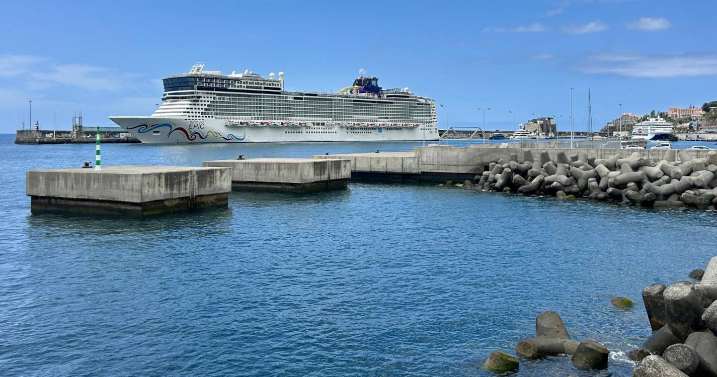 Mais de 5.600 pessoas chegaram hoje ao Funchal em dois navios de cruzeiro