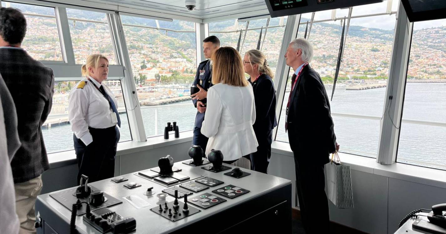 Entre a bordo do ‘Queen Anne’ e veja as joias da realeza inglesa (com fotos)