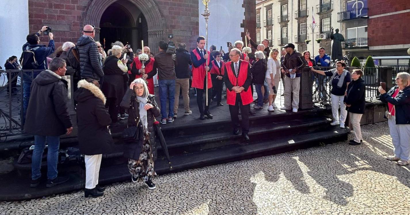 Procissão da Ressurreição do Senhor junta centenas de fiéis (com fotos e vídeo)