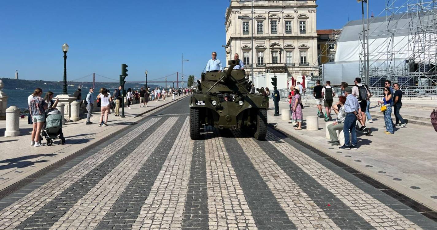 Madeirense António Gonçalves volta a tripular tanque da Revolução de Abril