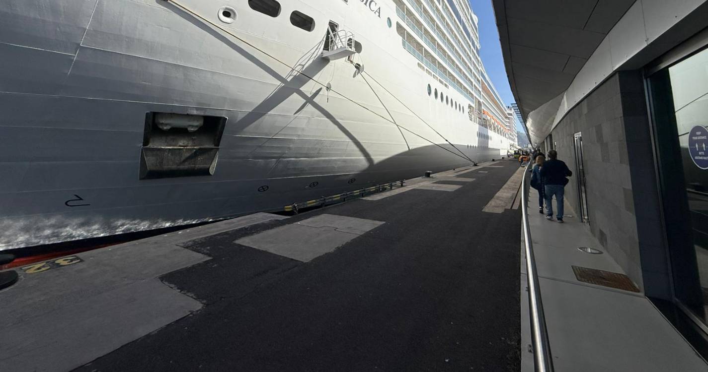 MSC Musica faz turnaround no Funchal com 3.416 pessoas a bordo