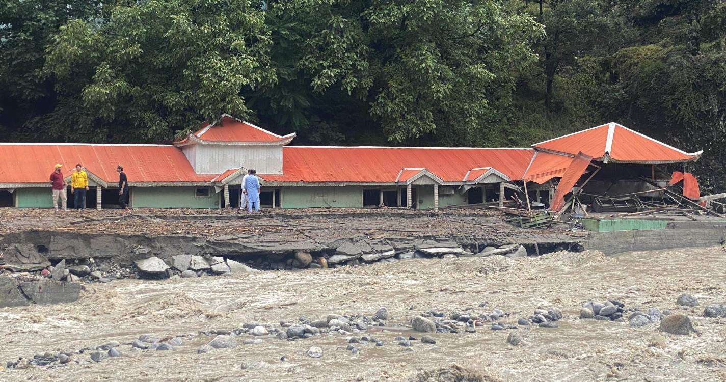 Sobe para 225 número de mortos no Paquistão em 48 horas devido a monções