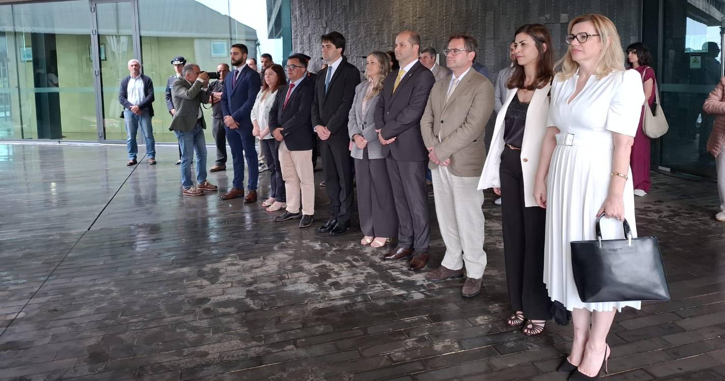 Santana celebra aniversário entre promessas e reivindicações