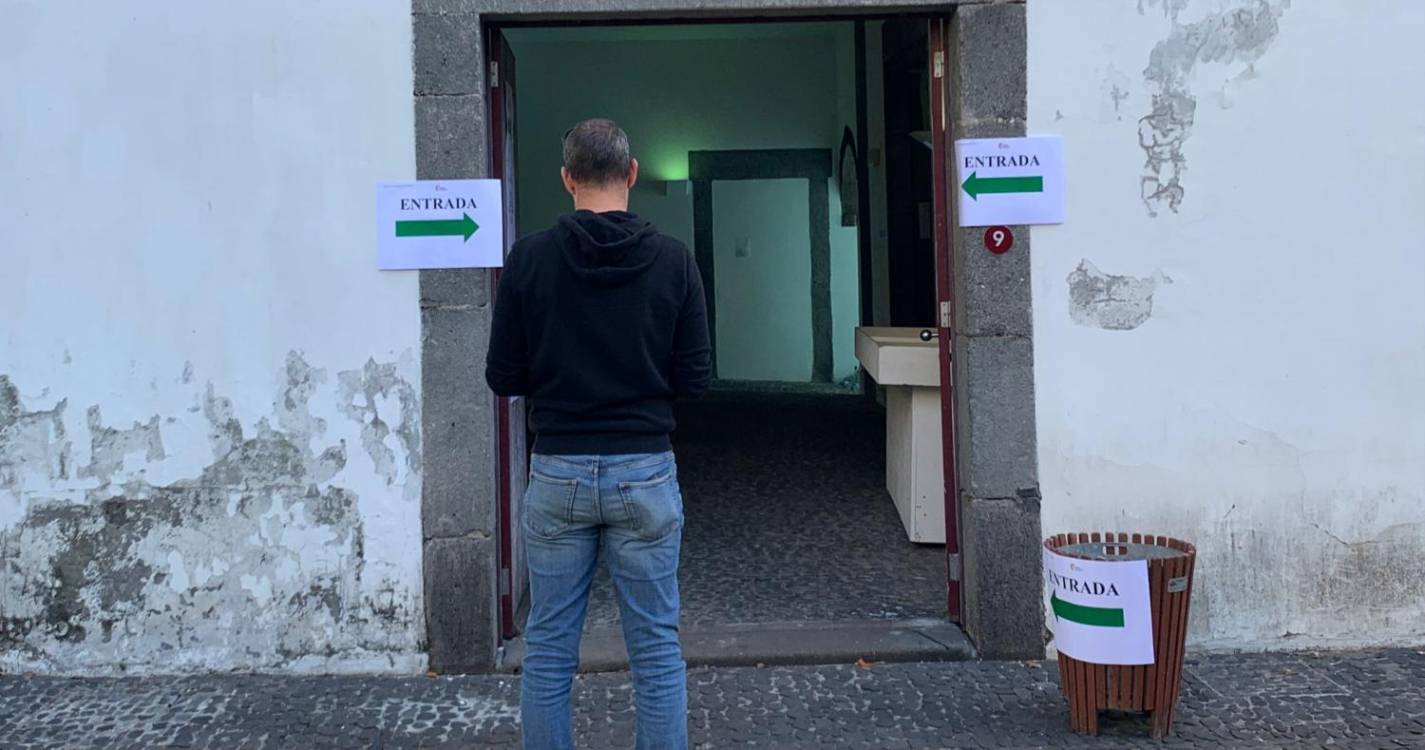 Eleitores madeirenses já votam antecipadamente no Funchal