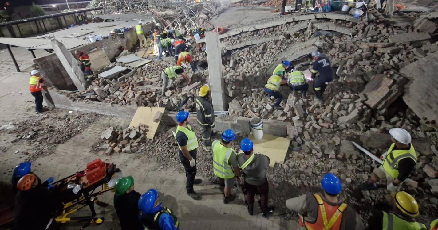 Autoridades resgatam mais três corpos de queda de edifício na África do Sul