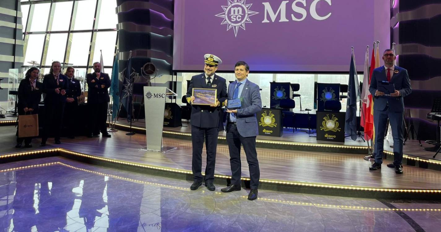 Veja como foi a tradicional troca de placas a bordo do MSC Euribia (com fotos)