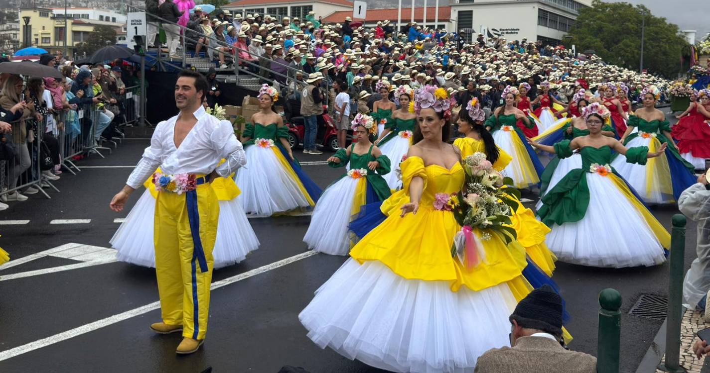 Veja como foi o primeiro cortejo da Festa da Flor (com fotos)