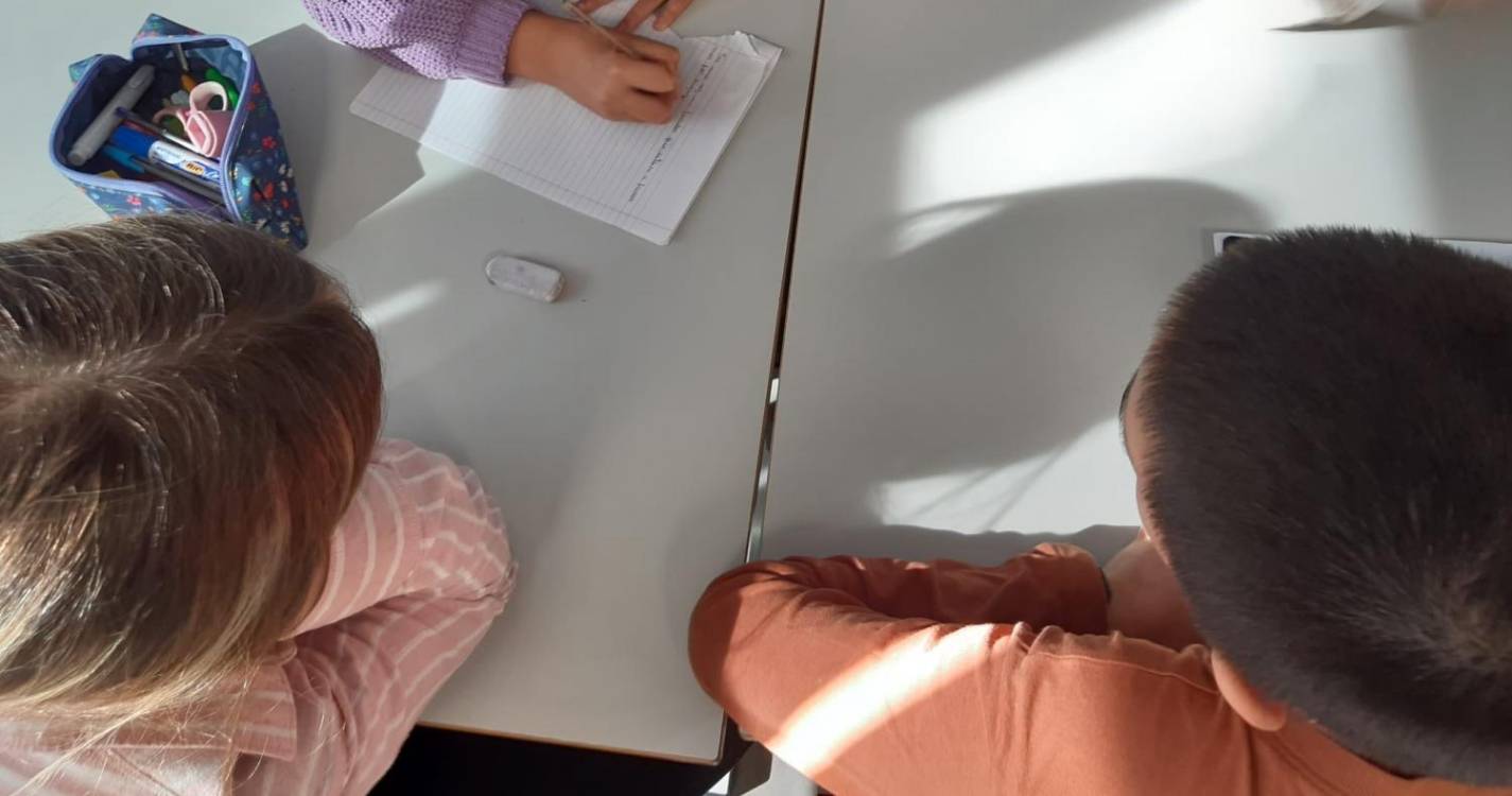 Teatro ‘Lixo Marinho’ animou Escola Secundária da Ribeira Brava