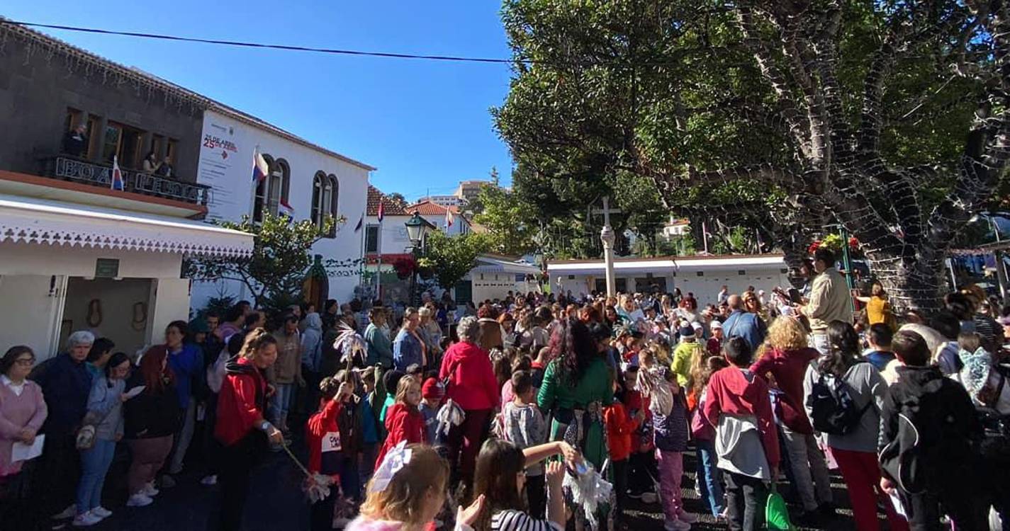 Centenas de crianças de Santa Cruz participaram no ‘varrer dos armários’