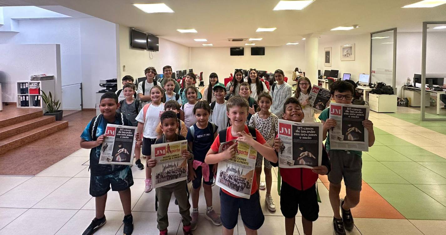 Alunos do ATL ‘Biblioteca a Brincar... e a Aprender’ visitam instalações do JM