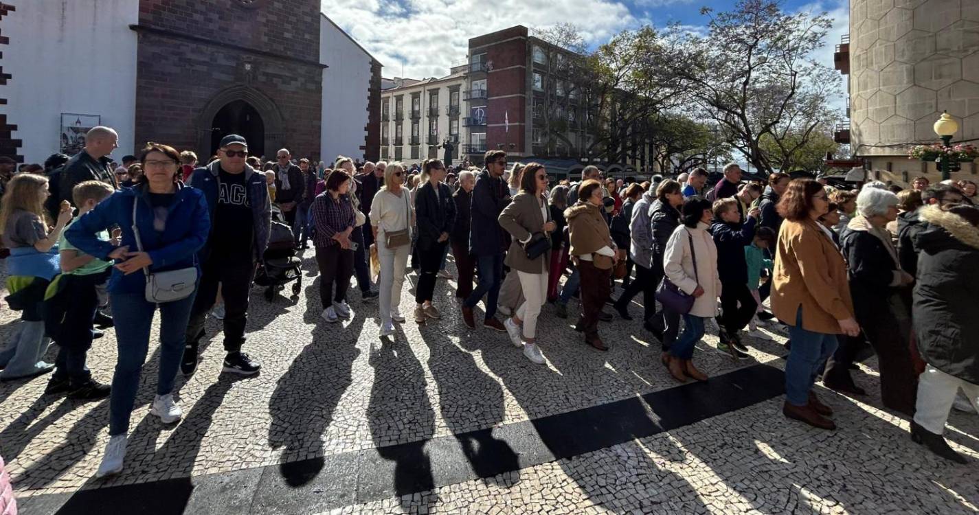 Procissão da Ressurreição do Senhor junta centenas de fiéis (com fotos e vídeo)