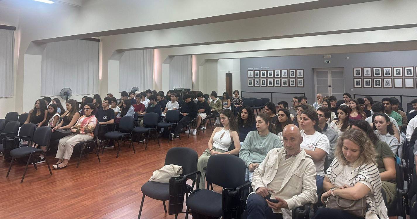 Escola Jaime Moniz deu palco a debate centrado na Democracia