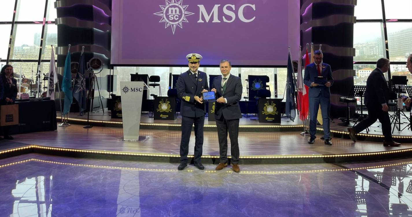 Veja como foi a tradicional troca de placas a bordo do MSC Euribia (com fotos)