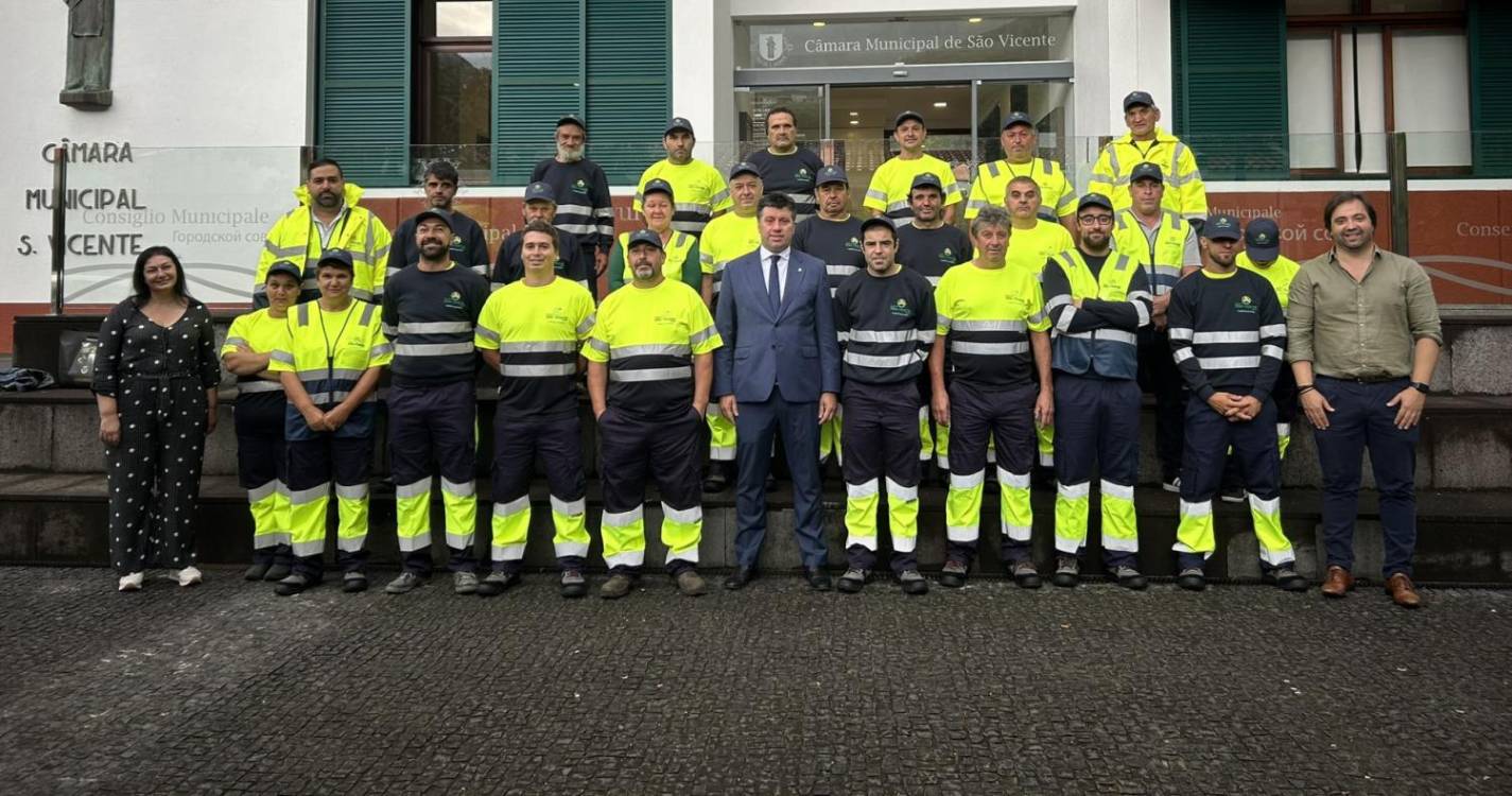 Colaboradores da Câmara de São Vicente recebem novos uniformes