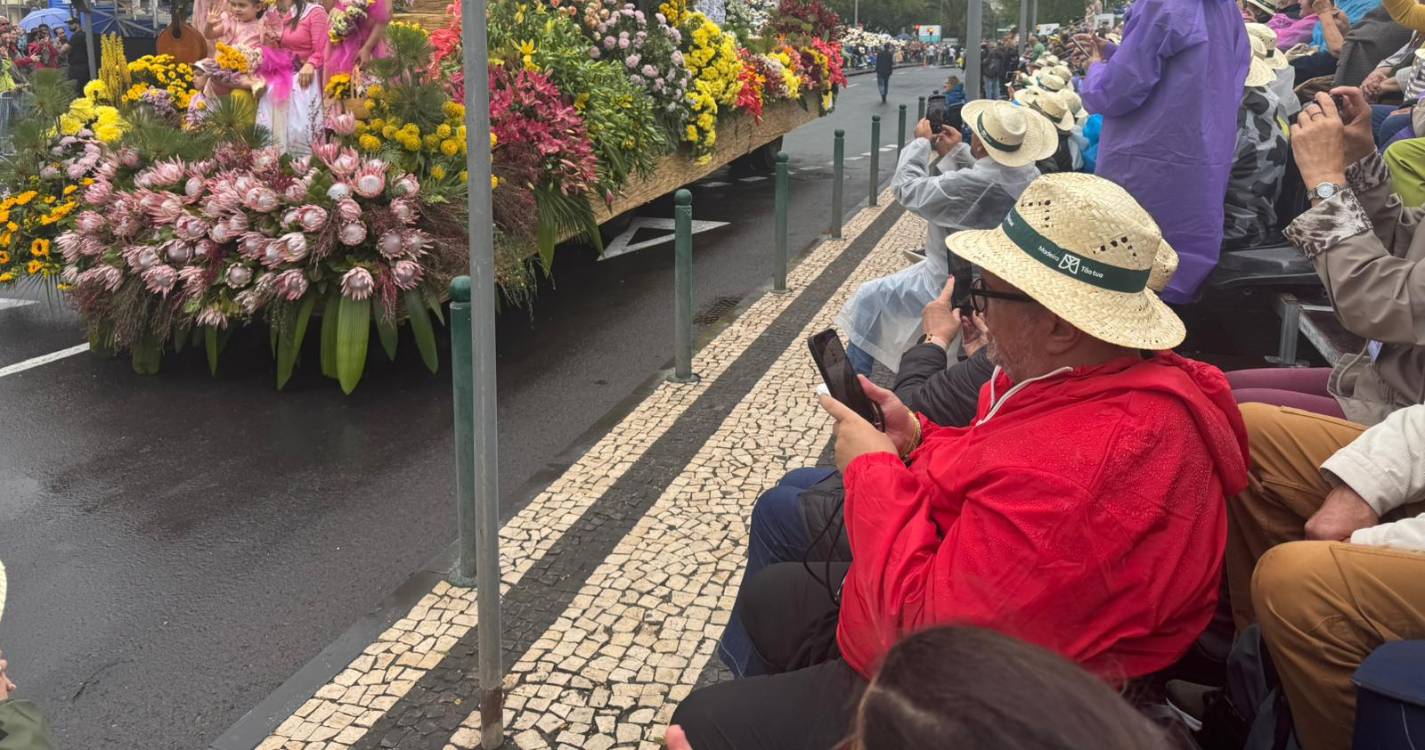 Veja como foi o primeiro cortejo da Festa da Flor (com fotos)