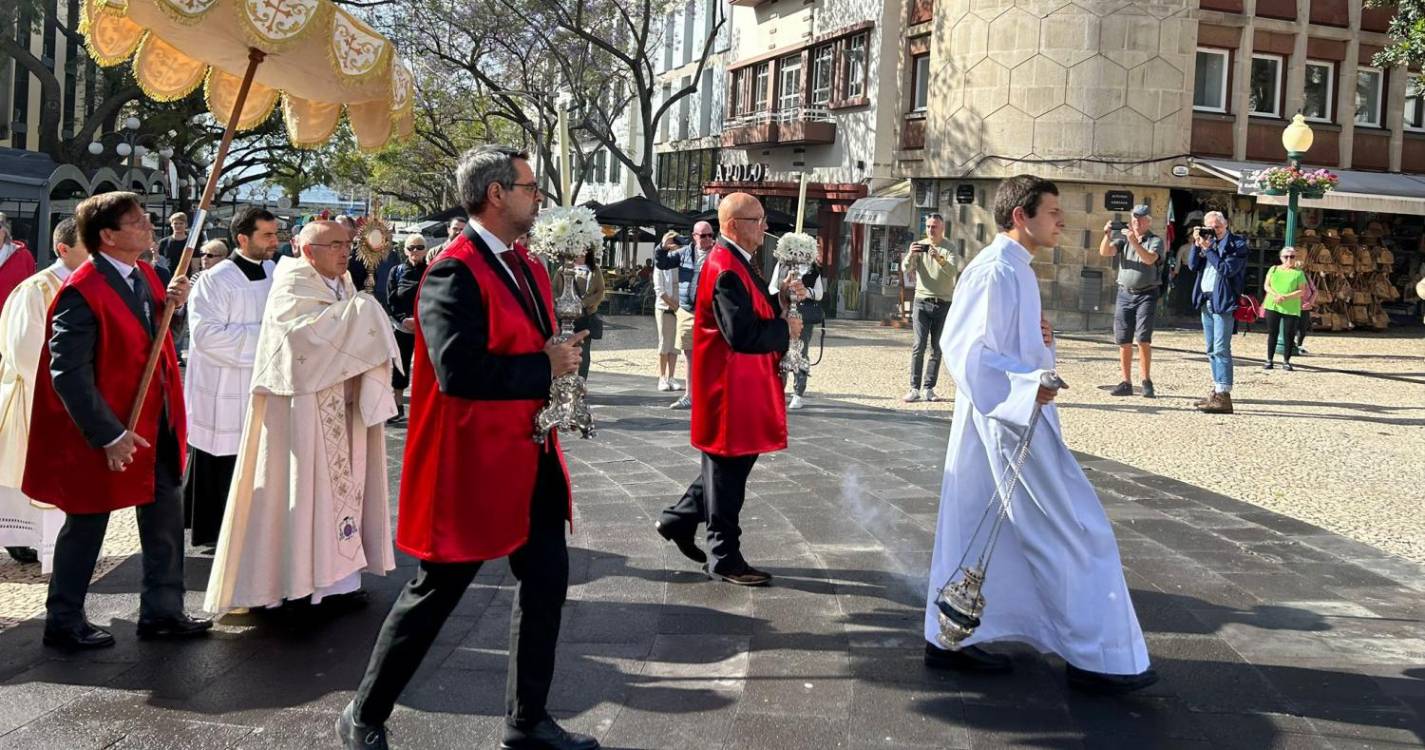 Procissão da Ressurreição do Senhor junta centenas de fiéis (com fotos e vídeo)