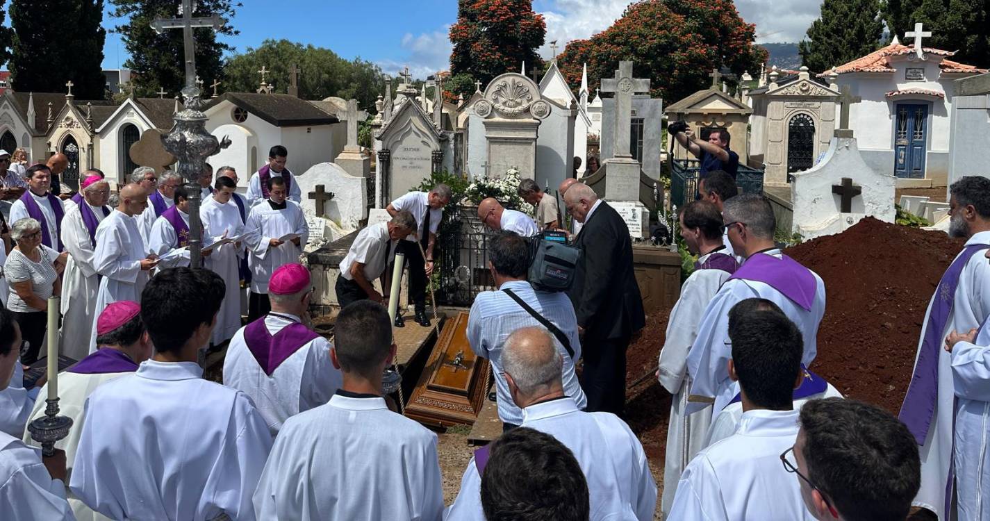 Corpo do bispo emérito já está no cemitério de São Martinho