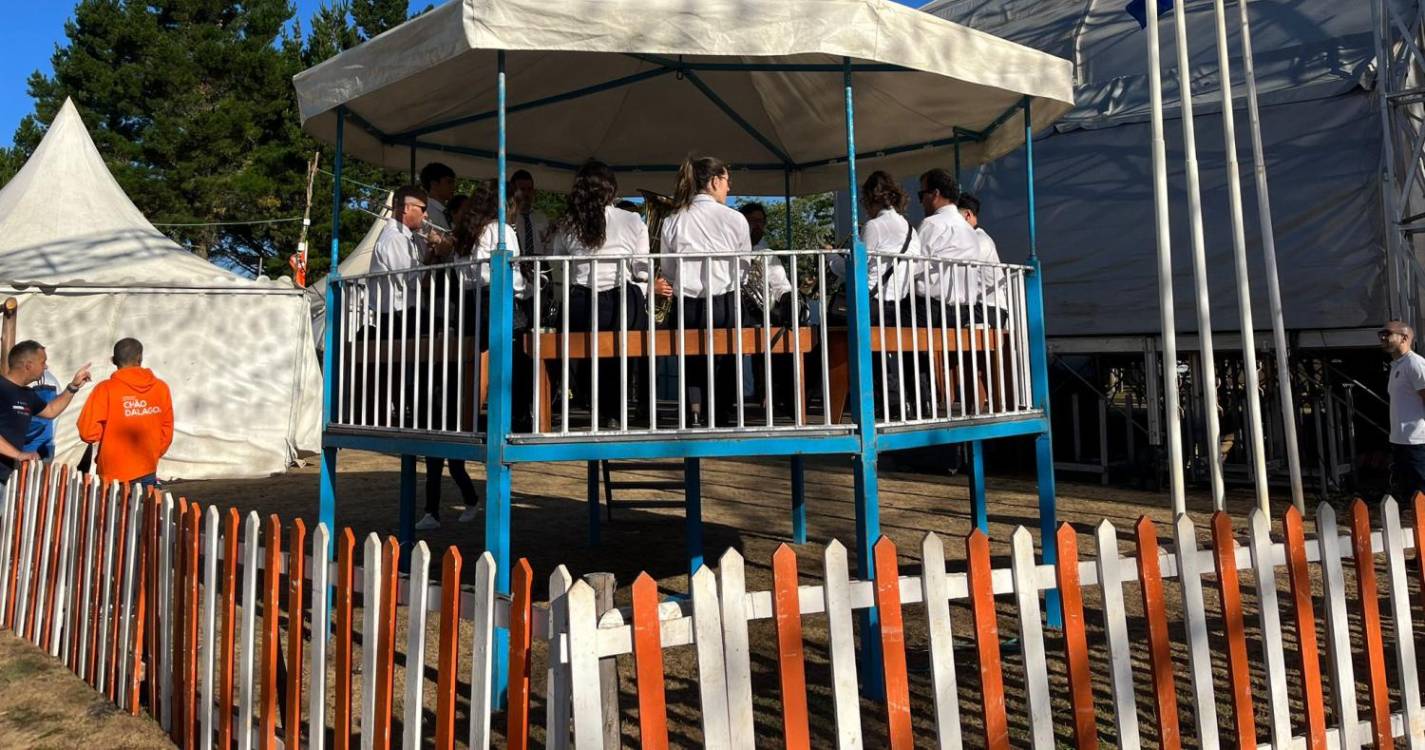 Tudo a postos para a festa do PSD (com fotos)