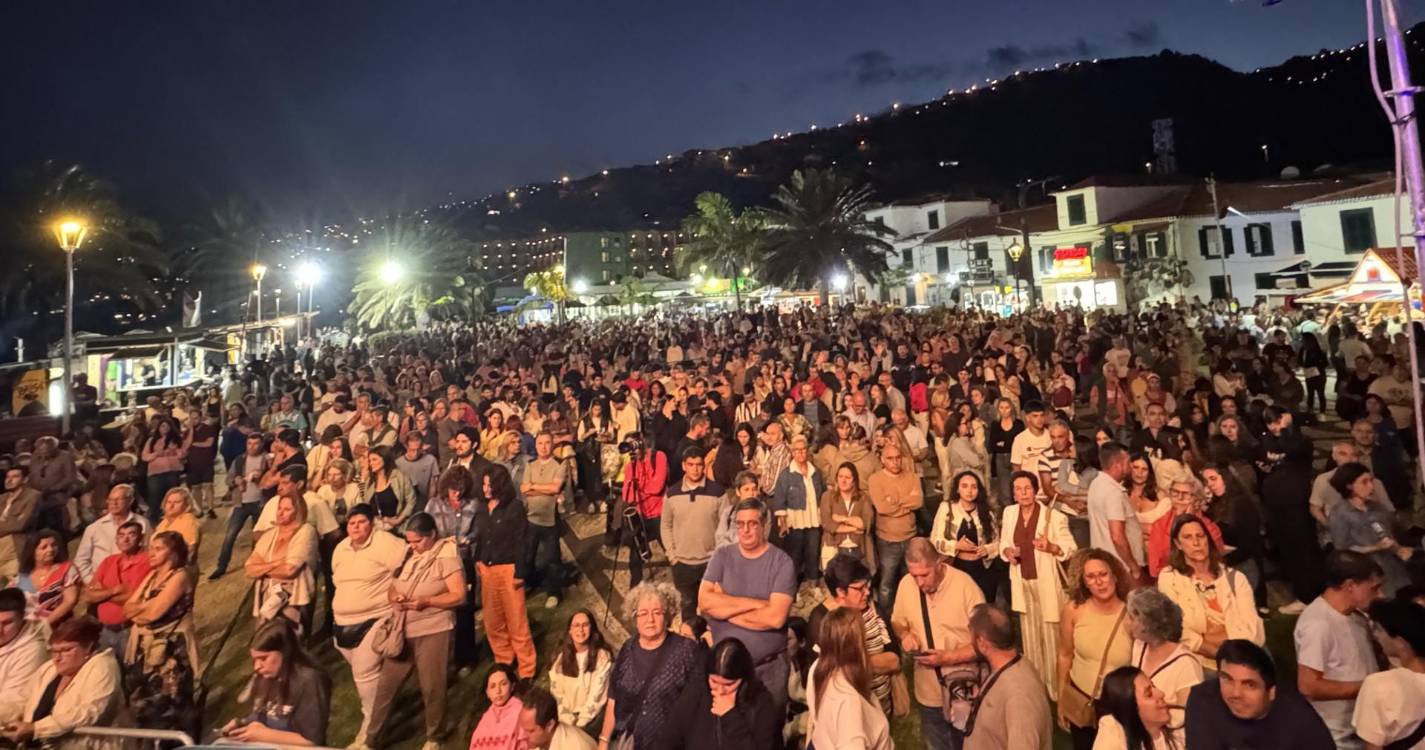 Casa cheia em Santa Cruz para ouvir Marisa Liz (com fotos)