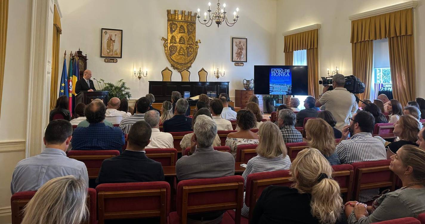 Livro de Honra revela décadas de visitas ilustres ao Funchal, de Ronaldo aos reis de Espanha