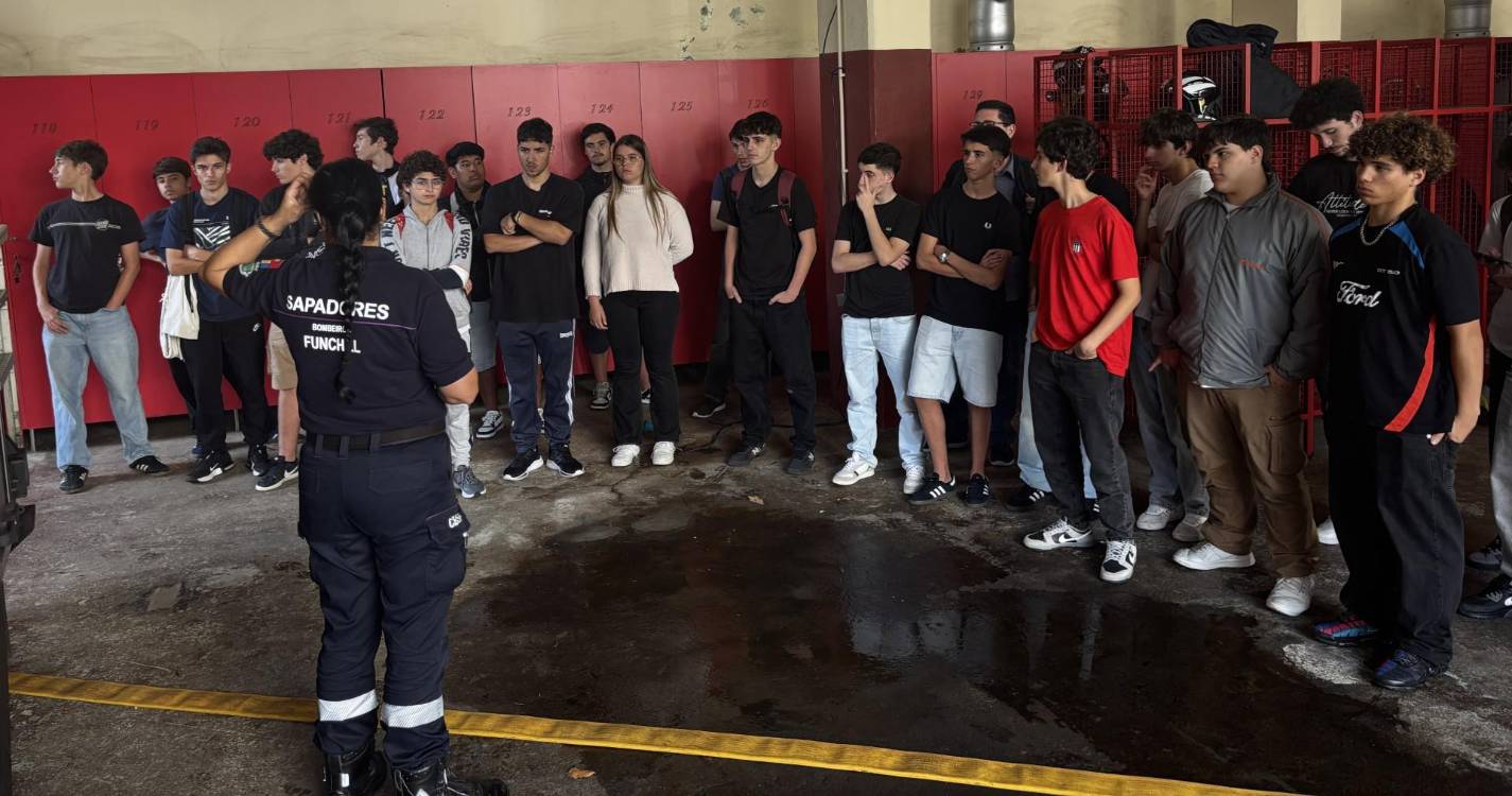 Alunos da Gonçalves Zarco visitaram Bombeiros Sapadores do Funchal