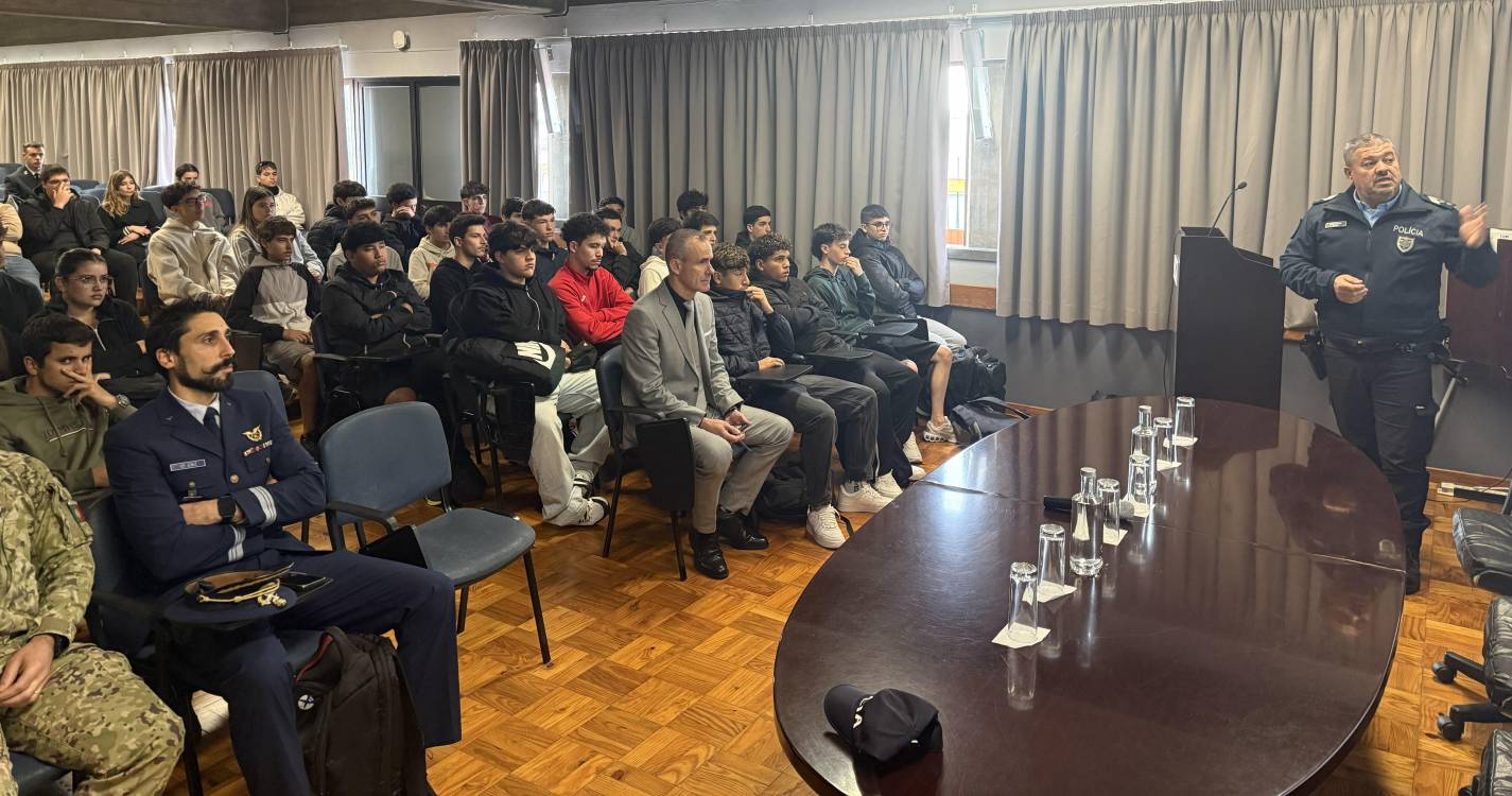 Militares e forças de segurança fizeram sessão de esclarecimento na ‘Gonçalves Zarco’