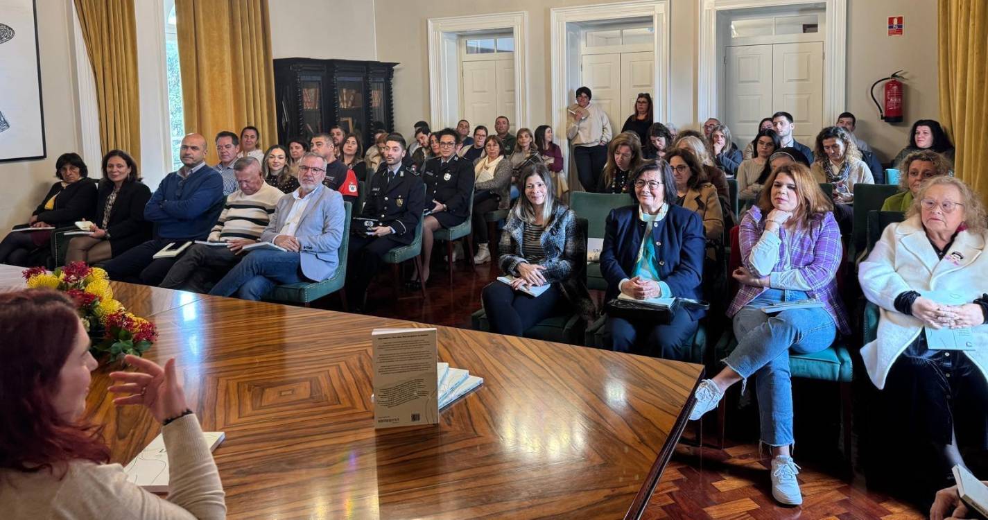 Santa Cruz antecipa Dia da Mulher com lançamento de livro de histórias no feminino