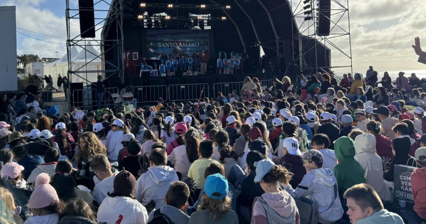 Centenas de crianças de Santa Cruz participaram no ‘varrer dos armários’