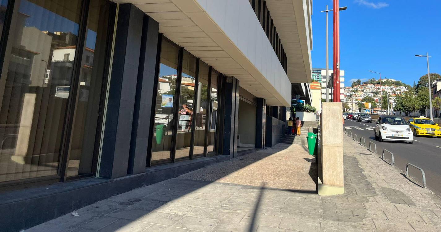 Pena efetiva de 4 anos e 10 meses para africano que era correio de droga