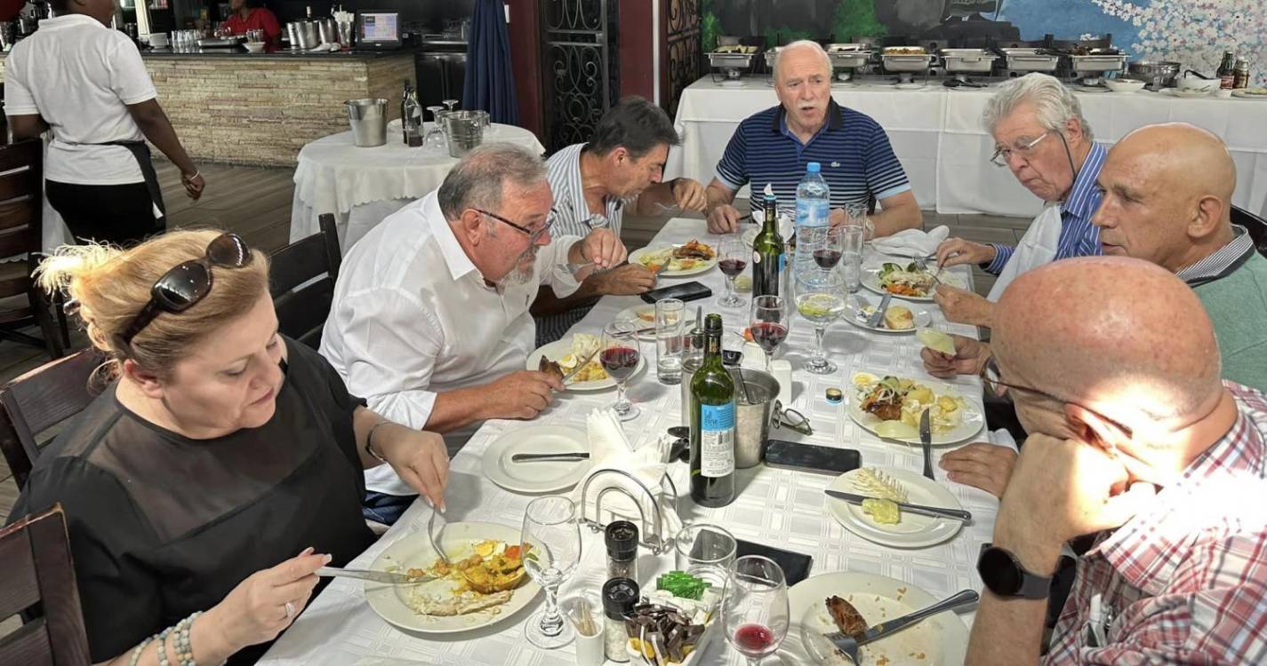 Academia do Bacalhau de Joanesburgo entregou donativo ao Lar Santa Isabel