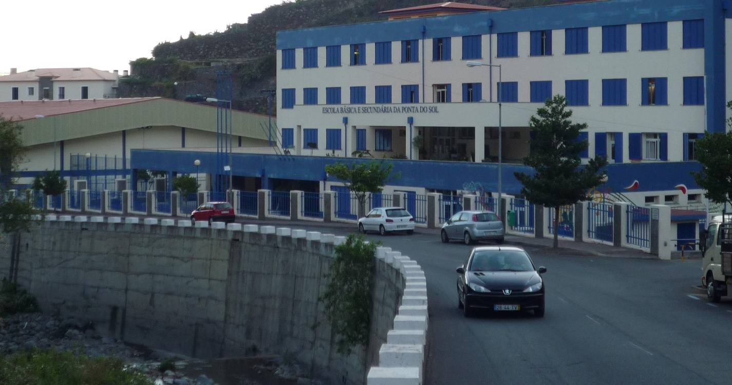 Ponta do Sol: Albuquerque vai à escola conhecer andamento do projeto-piloto TutorIA