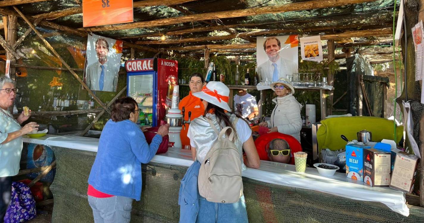 Chão da Lagoa: Poncha não falta nas barracas da Herdade (com fotos)