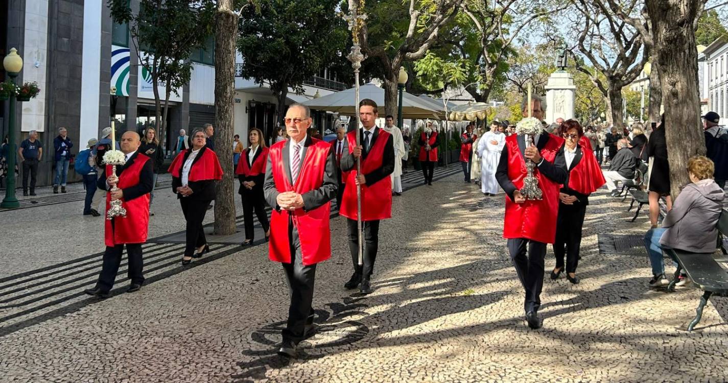 Procissão da Ressurreição do Senhor junta centenas de fiéis (com fotos e vídeo)
